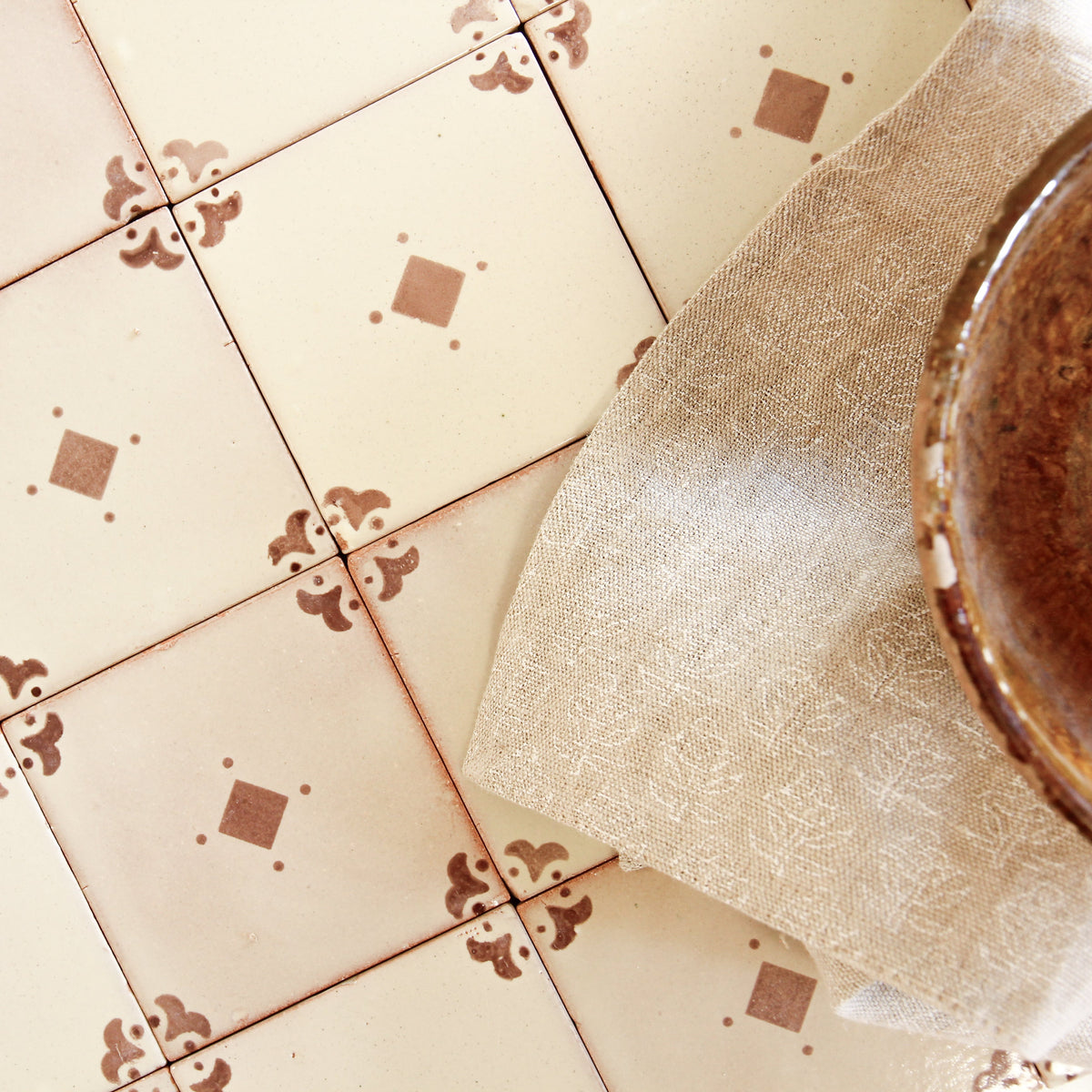 Amano Caja Choc by Tiles of Ezra