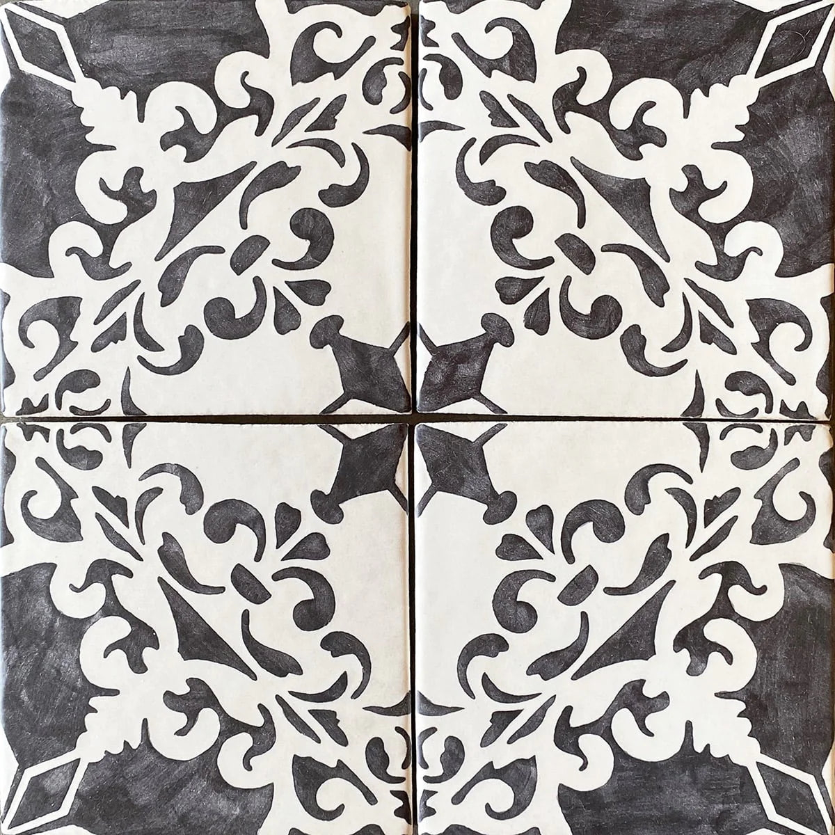Motiff — DUQUE-BLACK by Tabarka Studio