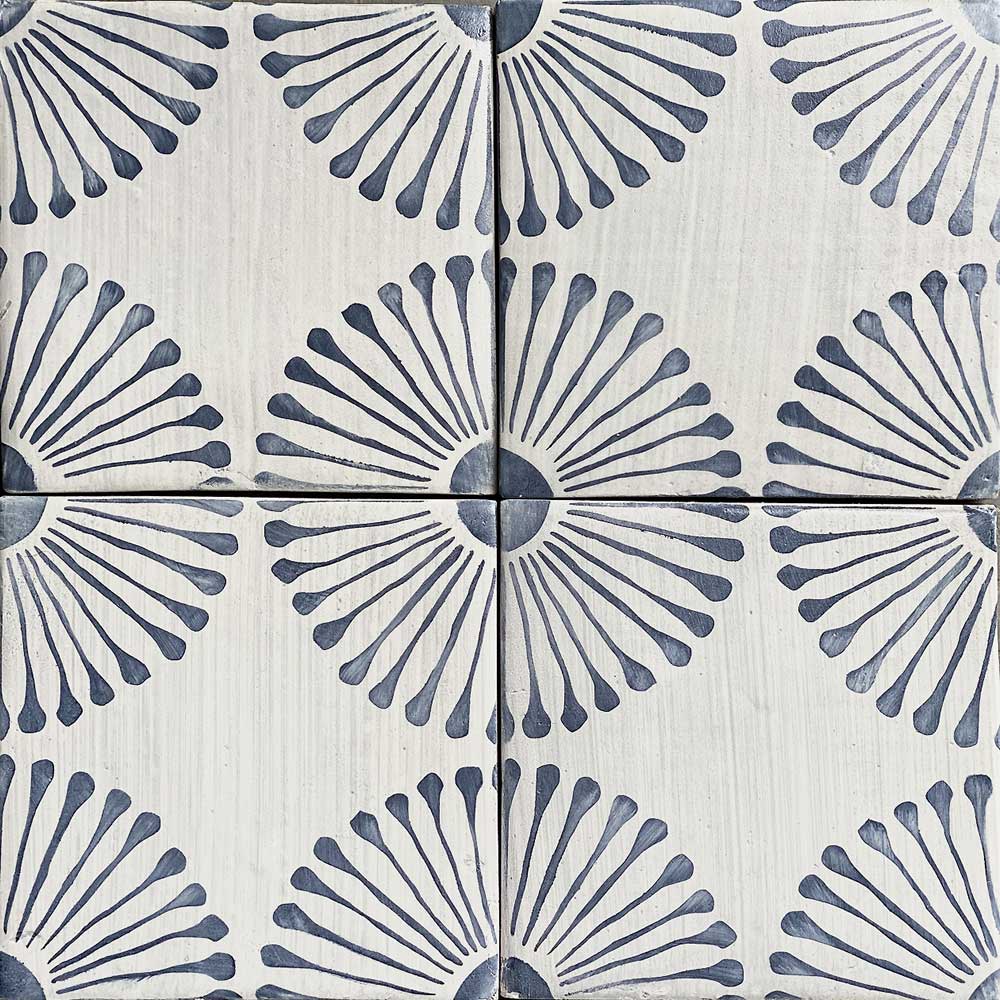 Rue des Rosiers 15 by Tabarka Studio