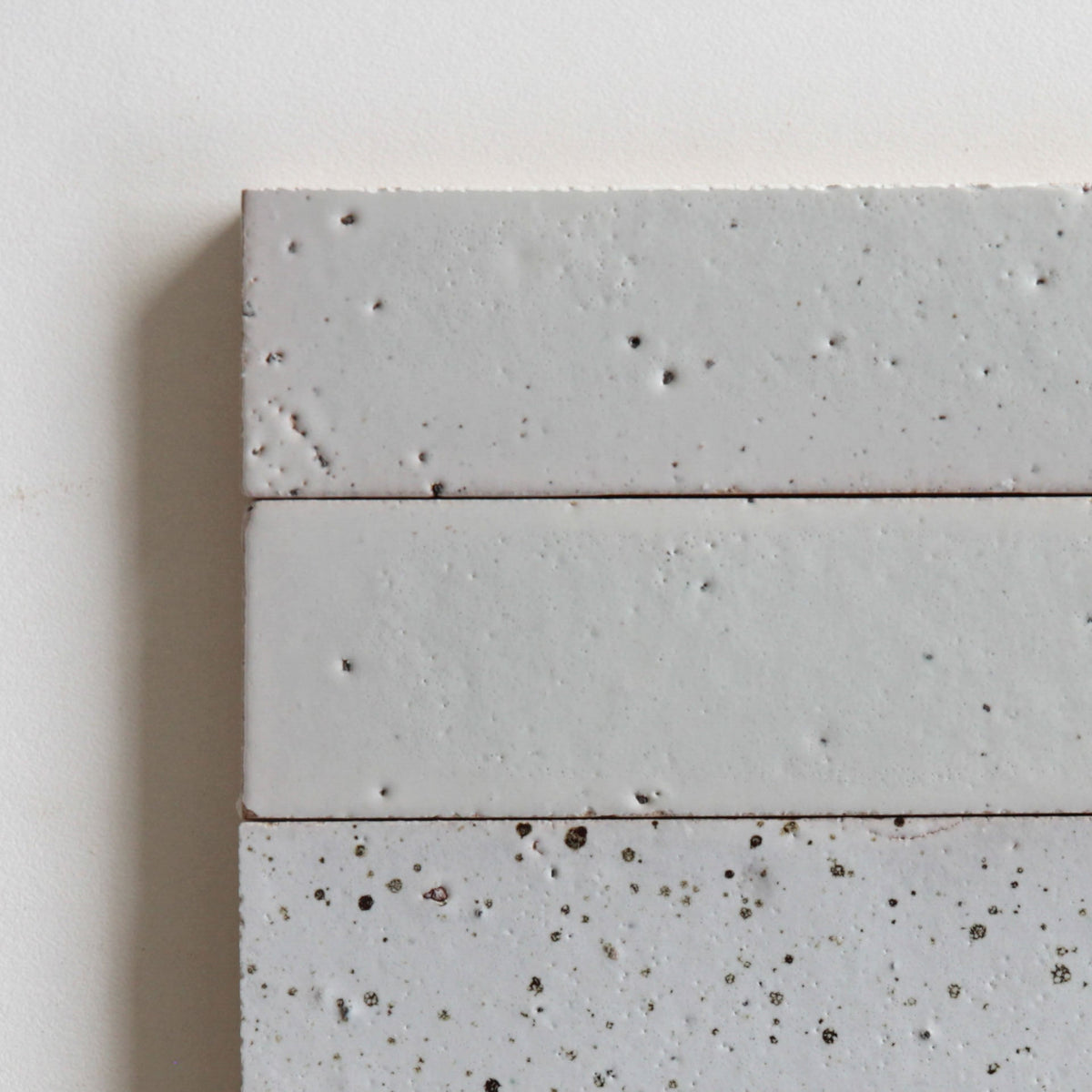 Tierra Linear Nieve Punto by Tiles of Ezra