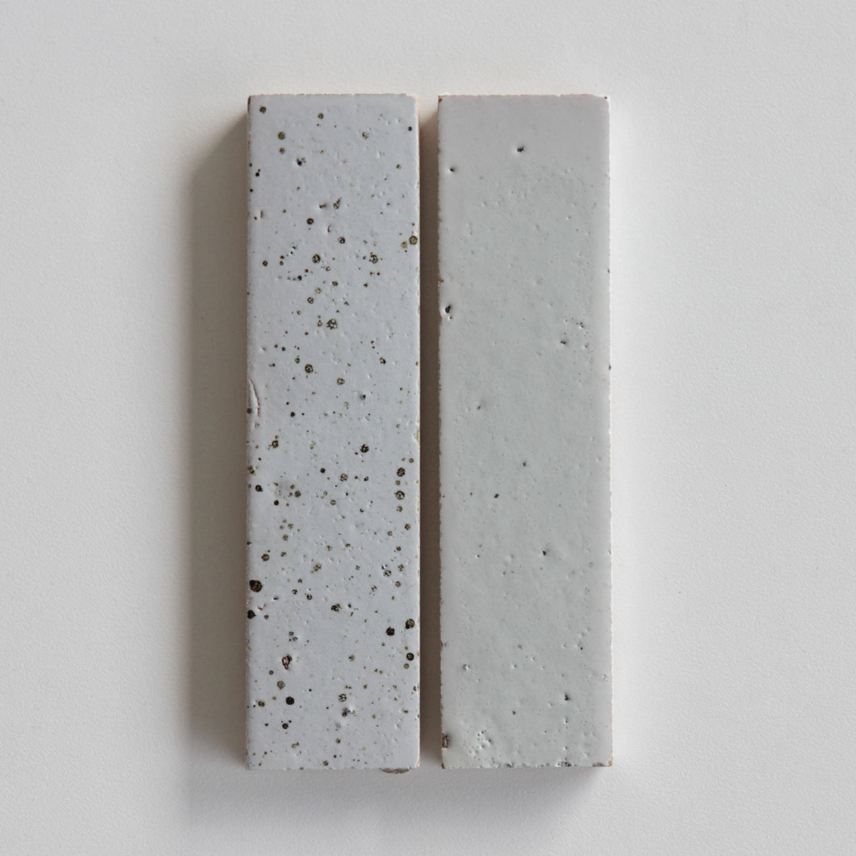 Tierra Linear Nieve Punto by Tiles of Ezra